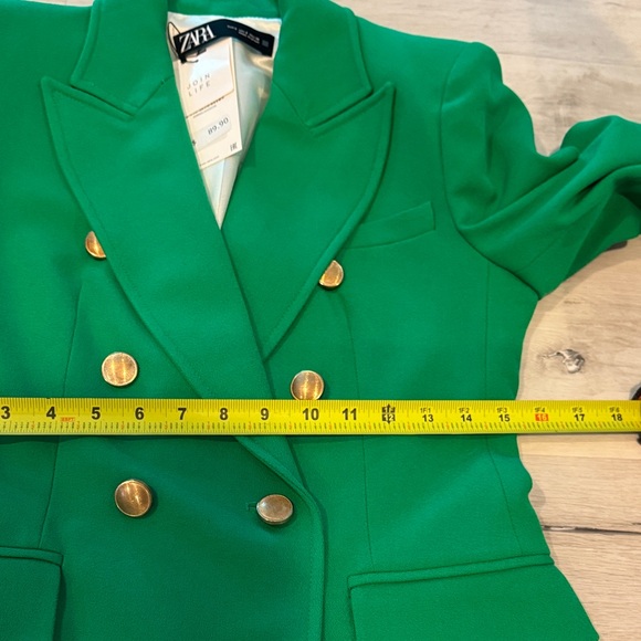 Zara Women's Vibrant Green Tailored Double-Breasted Blazer with Gold Buttons. - Picture 11 of 12